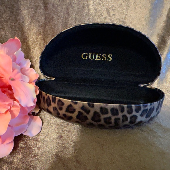 Guess Animal Print Hard Shell Eyeglass Case - Picture 1 of 5